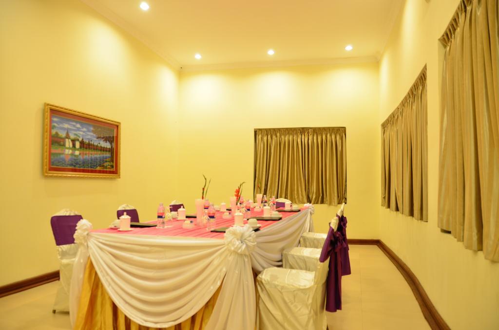 Sky Palace Hotel & Cafe Flight Naypyidaw エクステリア 写真