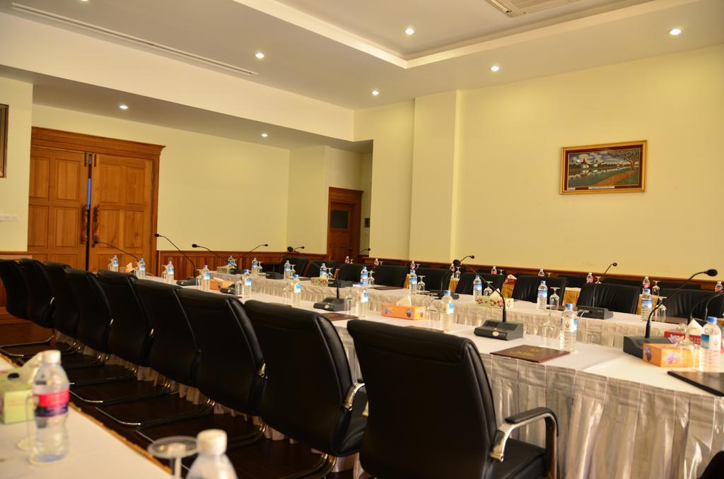Sky Palace Hotel & Cafe Flight Naypyidaw エクステリア 写真